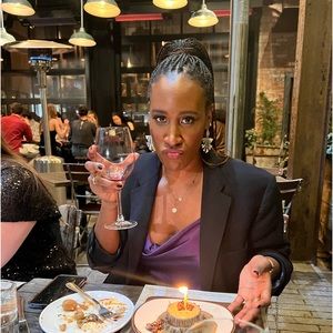 Meet your Posher, Olivia